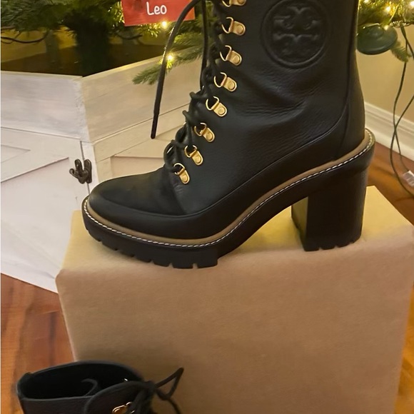 Tory Burch Miller Womens
Leather Round Toe Mid-Calf
Boots size 7.5 Med. With - Picture 5 of 14